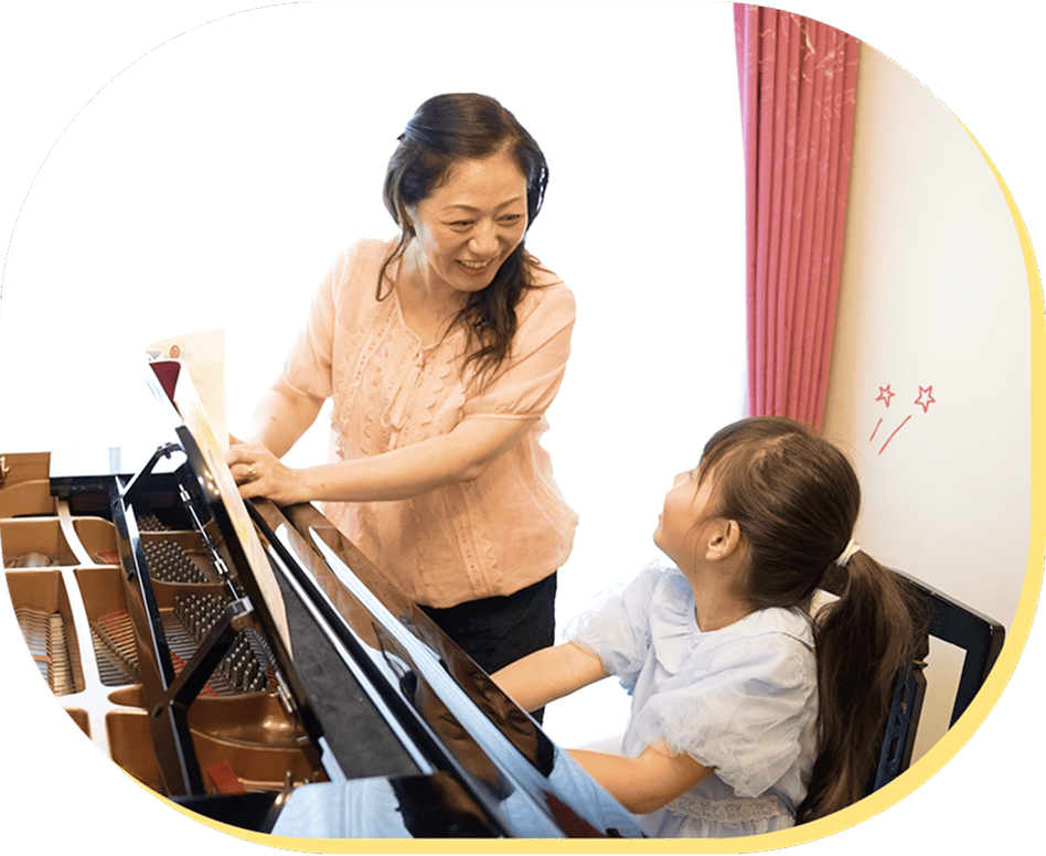 レッスンの様子 笑顔で目を合わせている先生と生徒